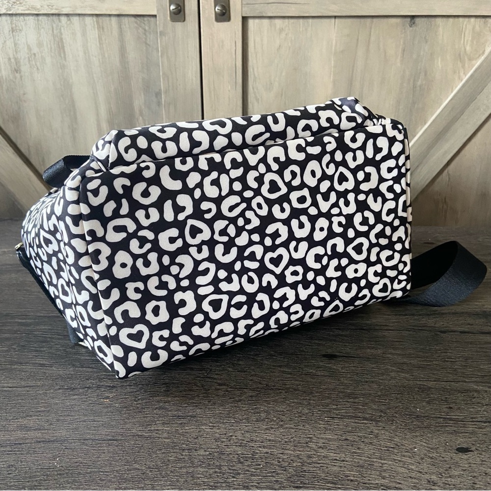 Kate Spade New York Medium Backpack Graphic Leopard Chelsea New KF338 $299 Ret - Picture 6 of 10